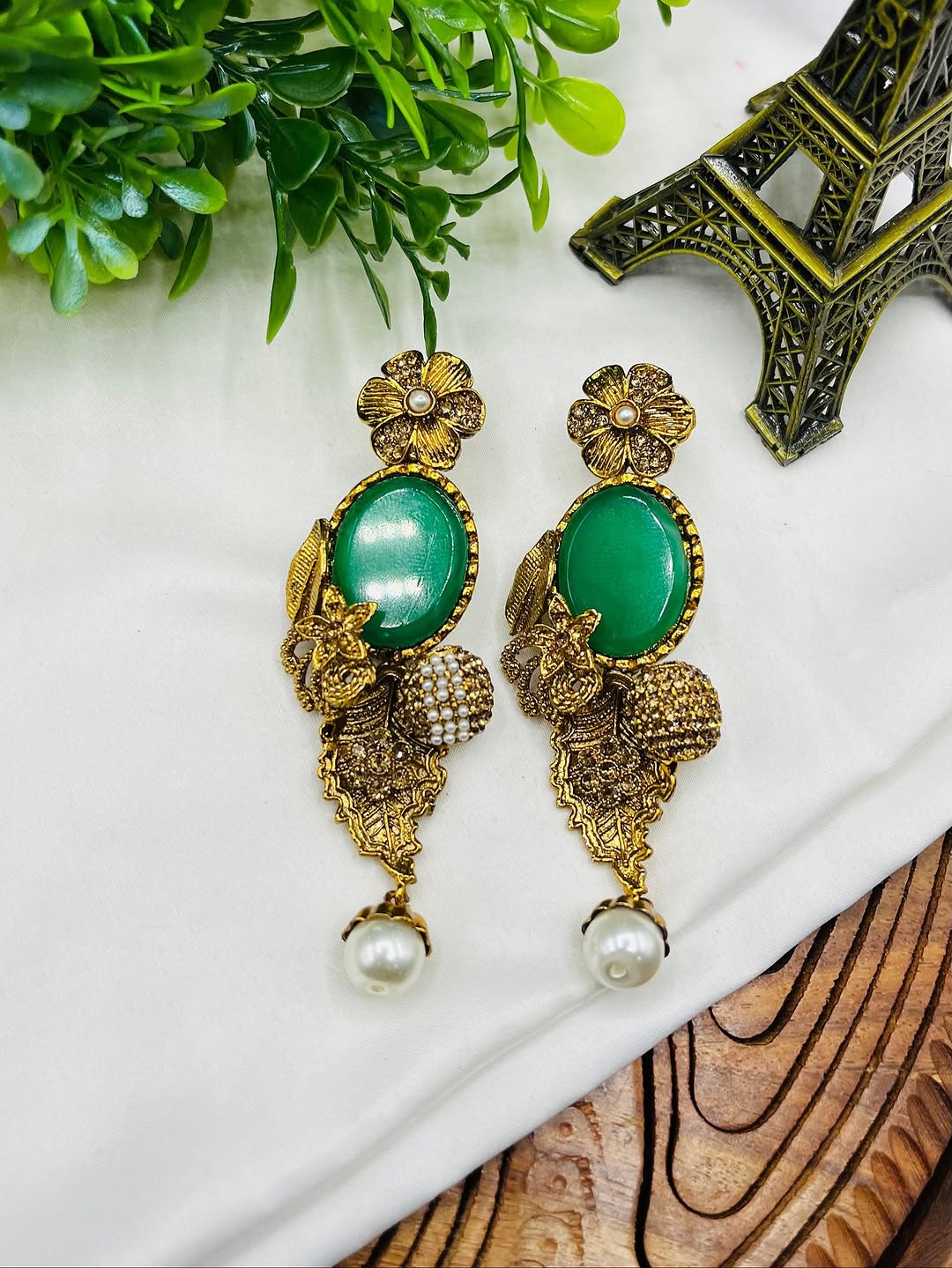 Handcrafted Bridal Choker & Tikka Set – Elegant Design in Seven Shades