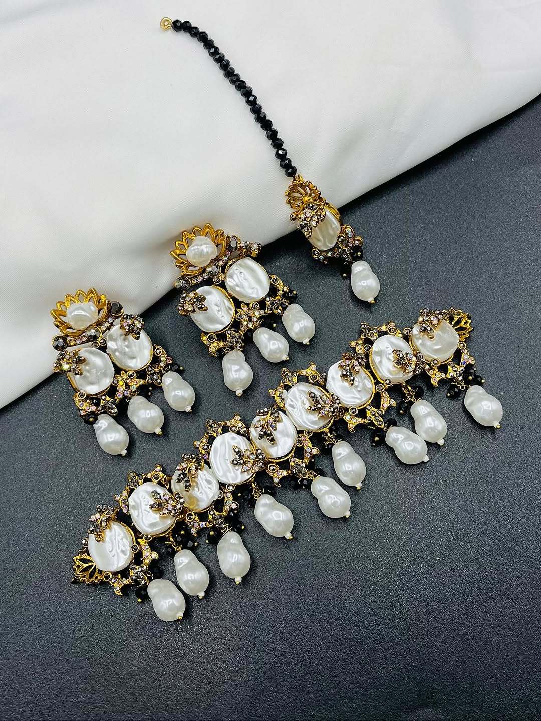 Elegant MOP Choker Set – Timeless Beauty & Modern Style