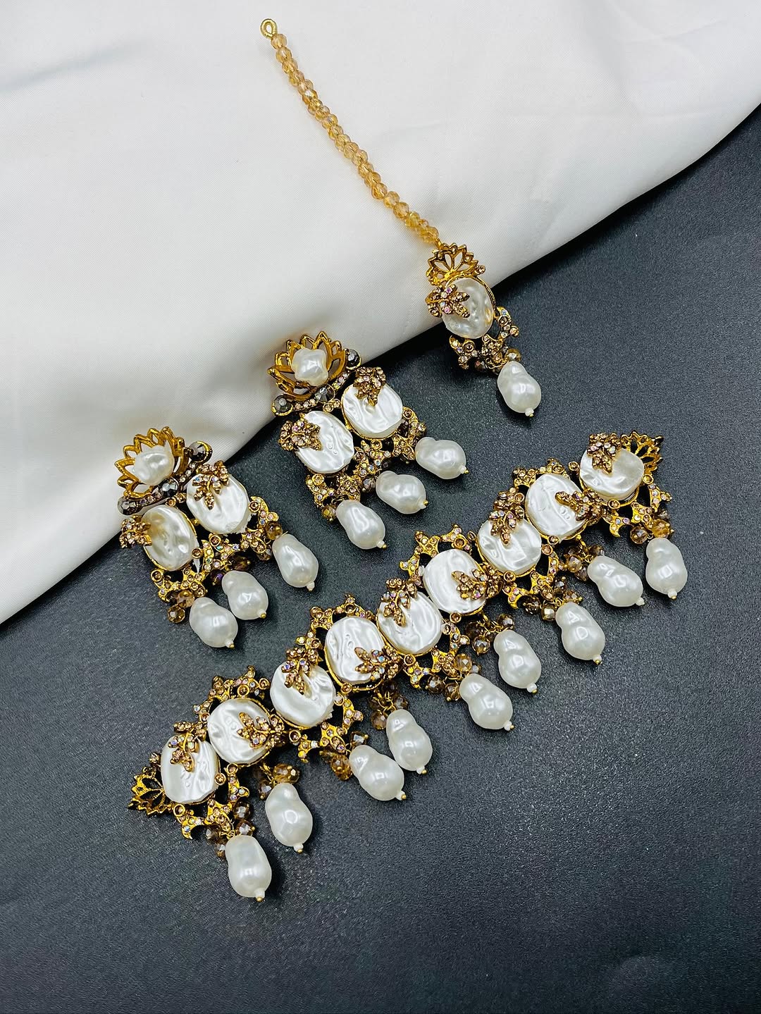 Elegant MOP Choker Set – Timeless Beauty & Modern Style