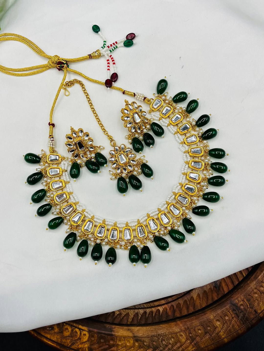 Beautiful Indian Kundan Necklace – Elegant Handcrafted Jewelry