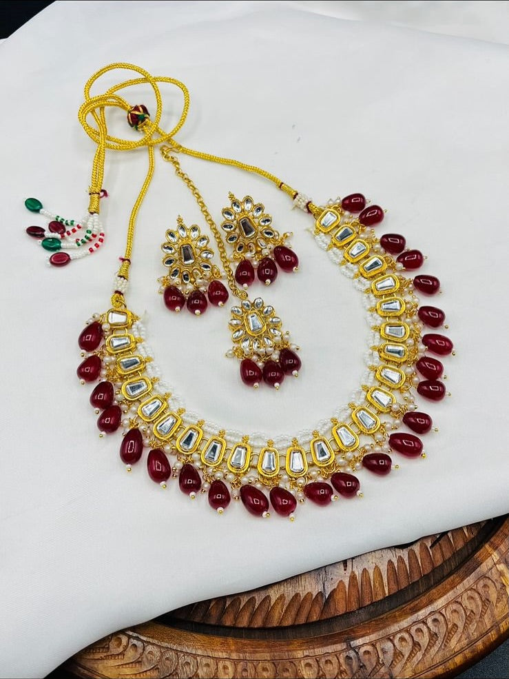 Beautiful Indian Kundan Necklace – Elegant Handcrafted Jewelry