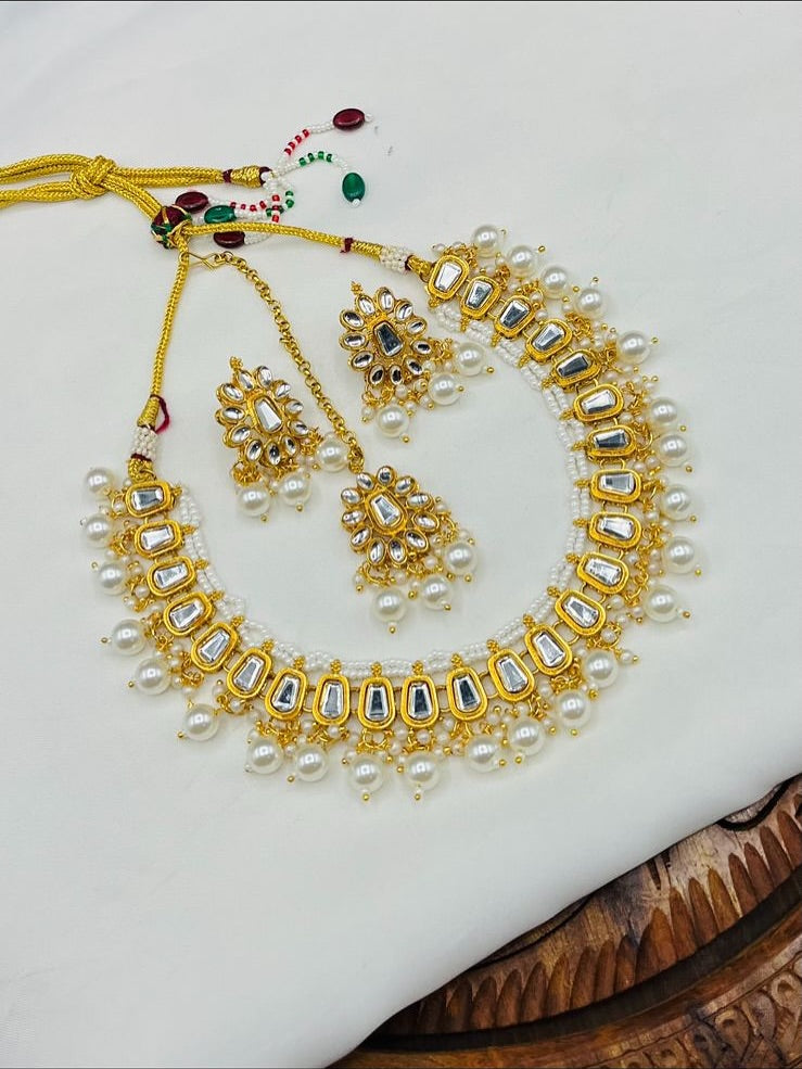 Beautiful Indian Kundan Necklace – Elegant Handcrafted Jewelry