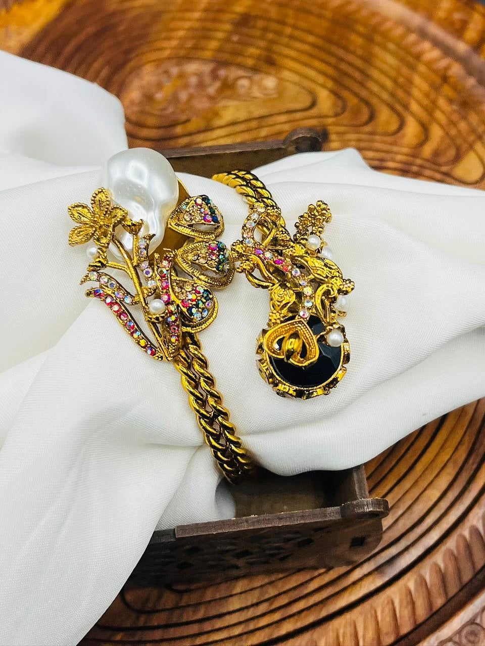 Handcrafted Doublet Stone Kara – Bold & Timeless Design