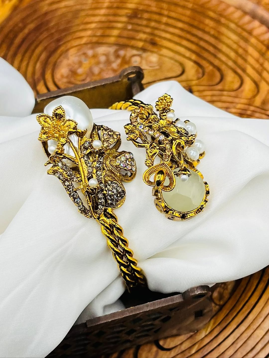 Handcrafted Doublet Stone Kara – Bold & Timeless Design