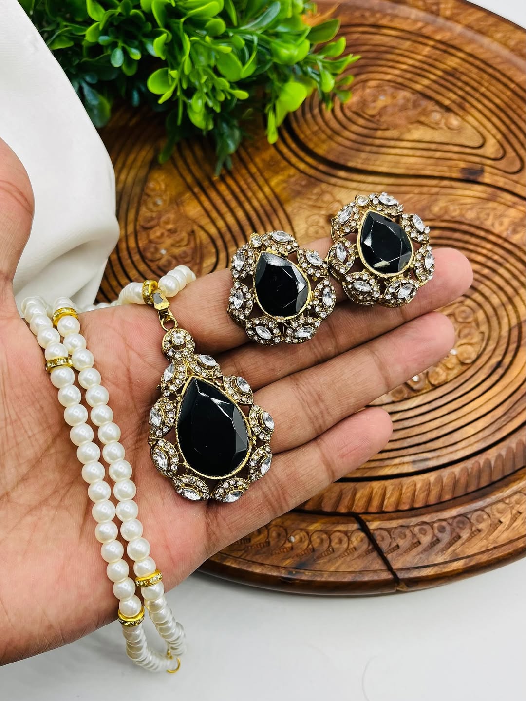 Handmade Locket Set – Stylish, Versatile & Sophisticated