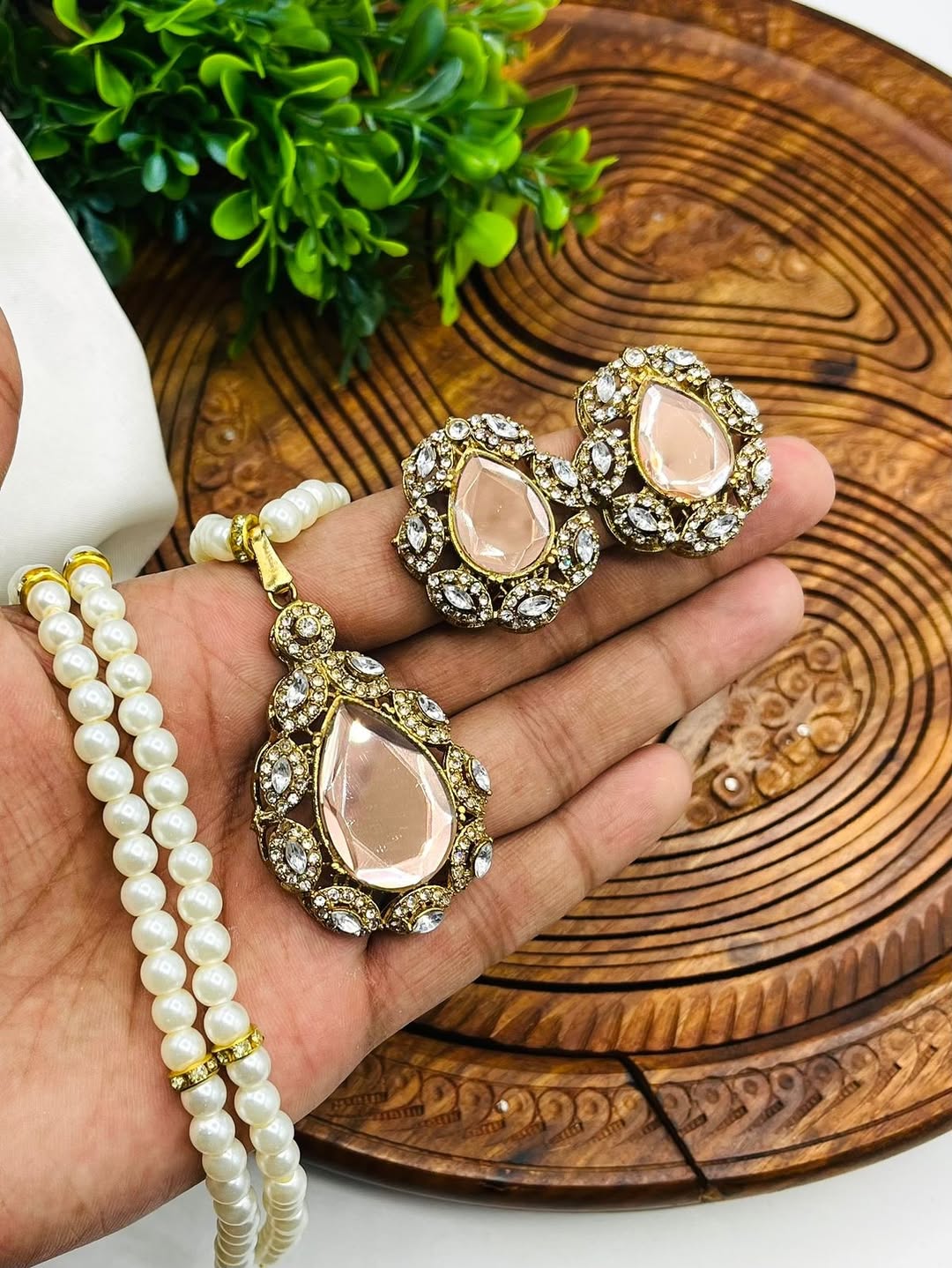 Handmade Locket Set – Stylish, Versatile & Sophisticated