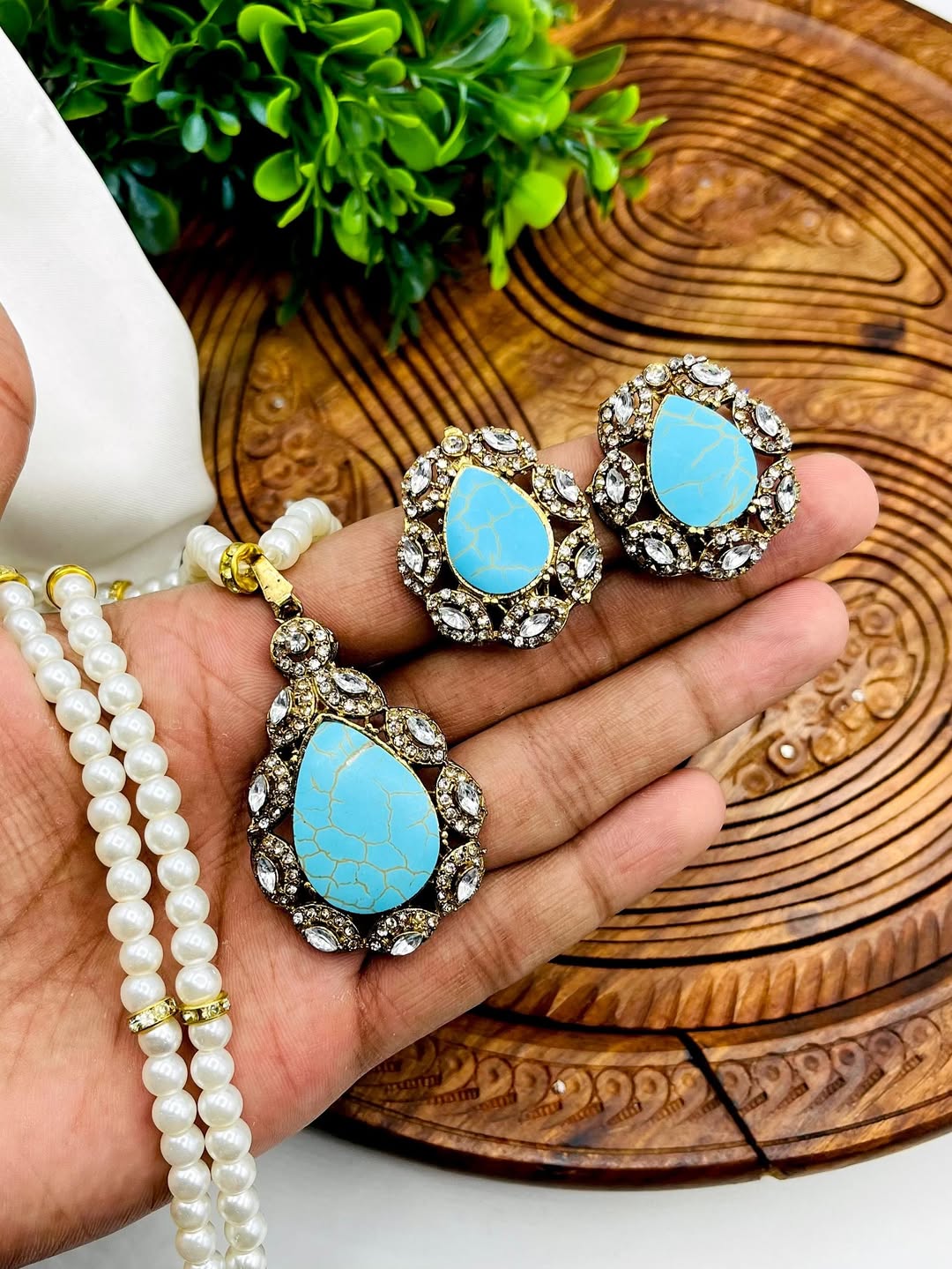 Handmade Locket Set – Stylish, Versatile & Sophisticated