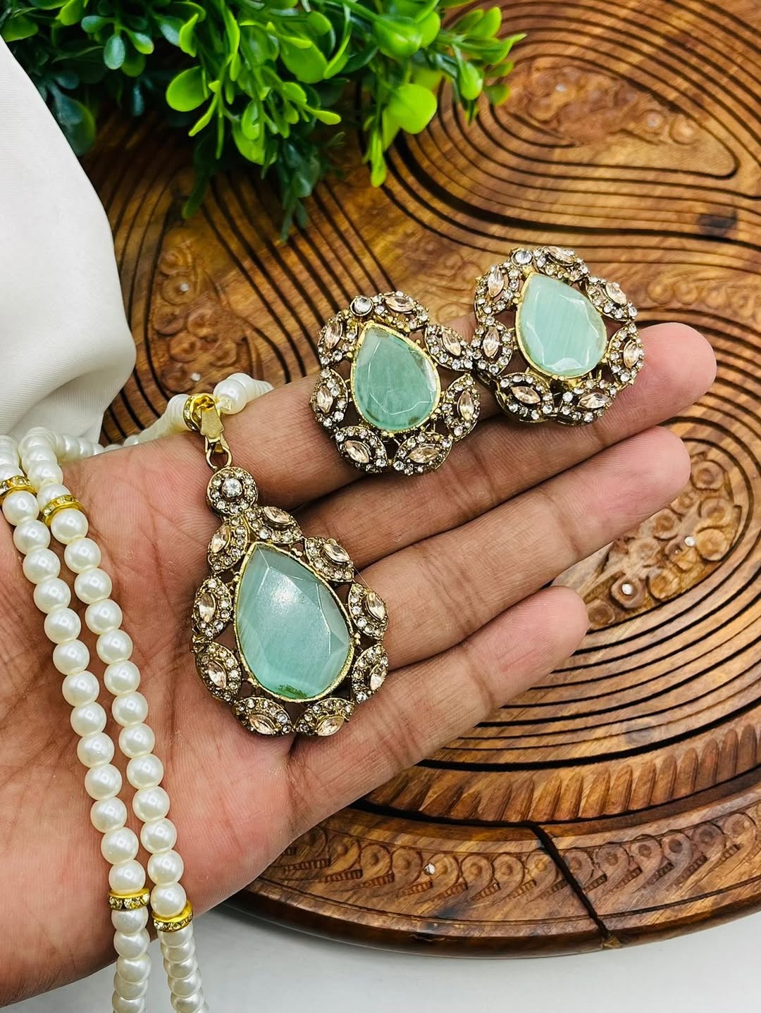 Handmade Locket Set – Stylish, Versatile & Sophisticated