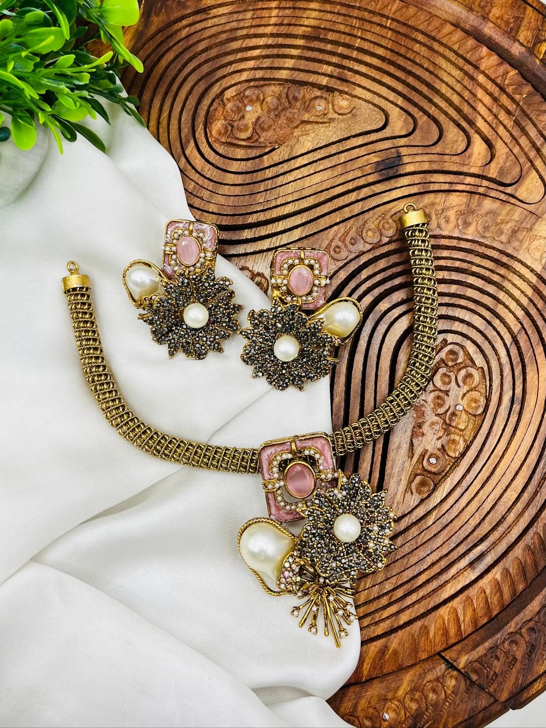 Turkish Hasli Necklace – Adjustable Neckline for Perfect Fit